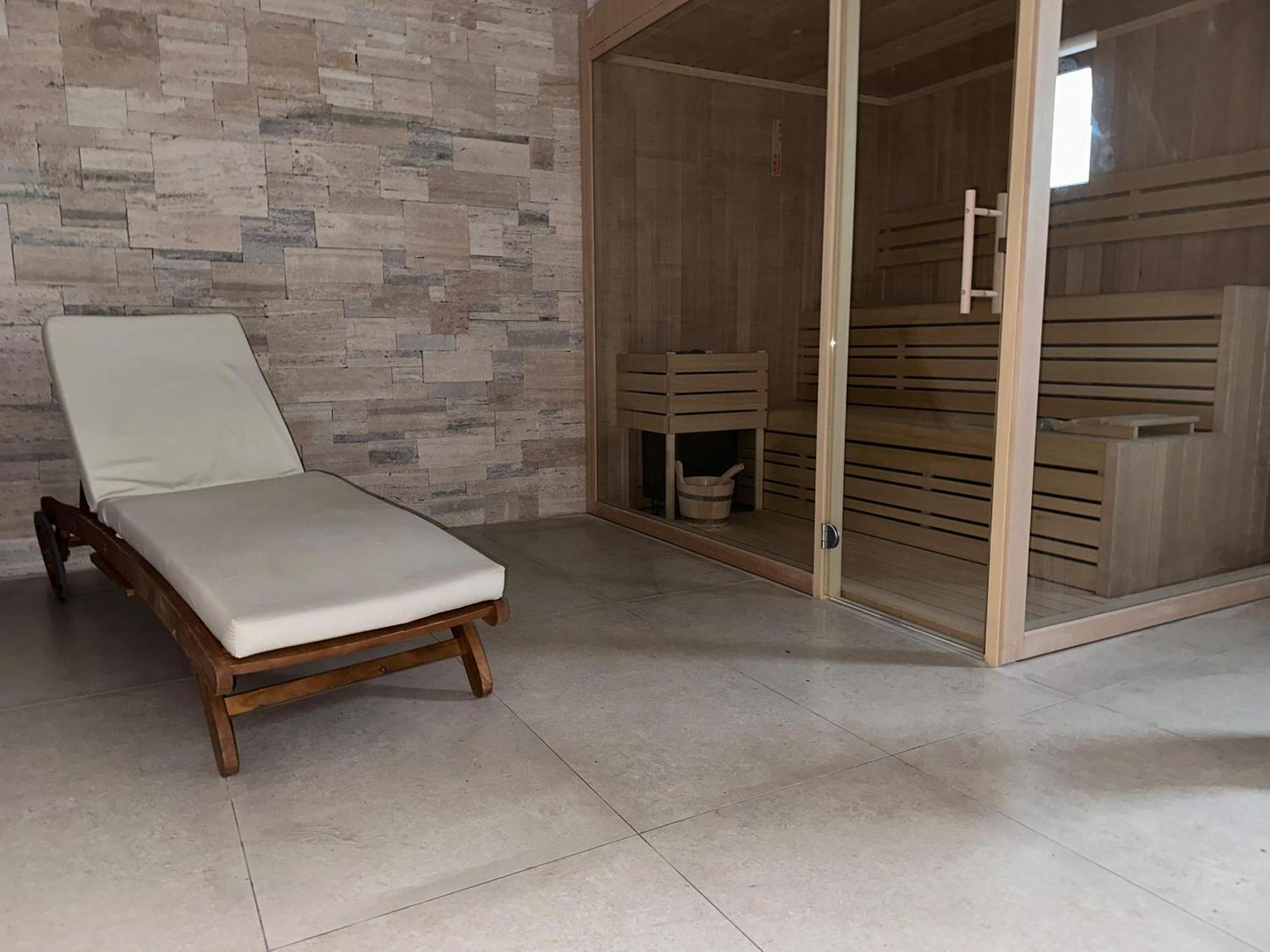 Villa Tina With Swimming Pool, Tennis Court, Games Room, Sauna, Gym, Bbq Policnik المظهر الخارجي الصورة