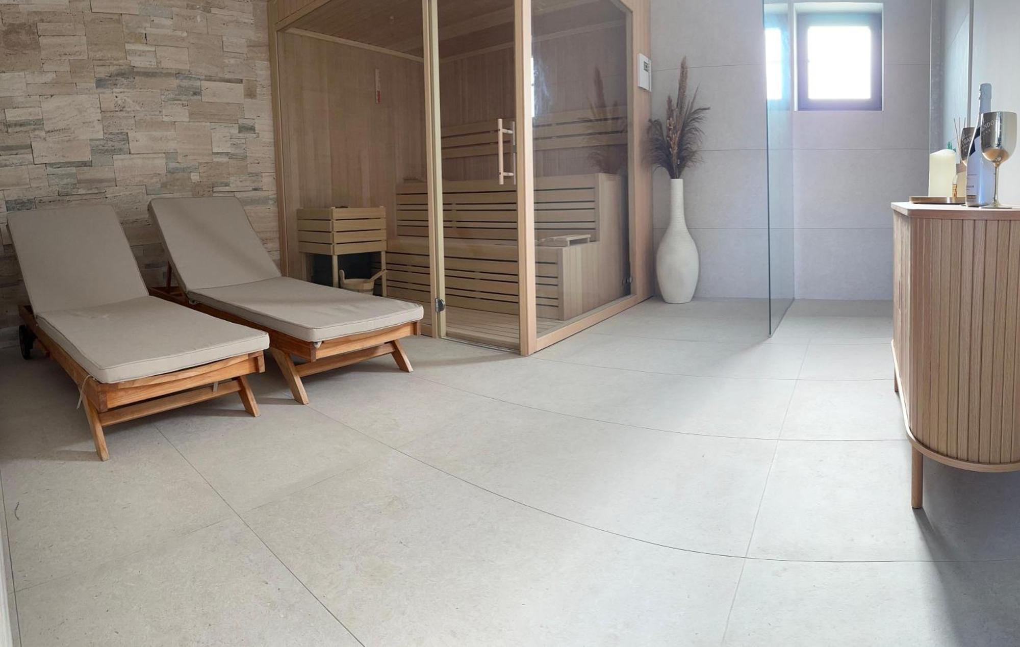 Villa Tina With Swimming Pool, Tennis Court, Games Room, Sauna, Gym, Bbq Policnik المظهر الخارجي الصورة